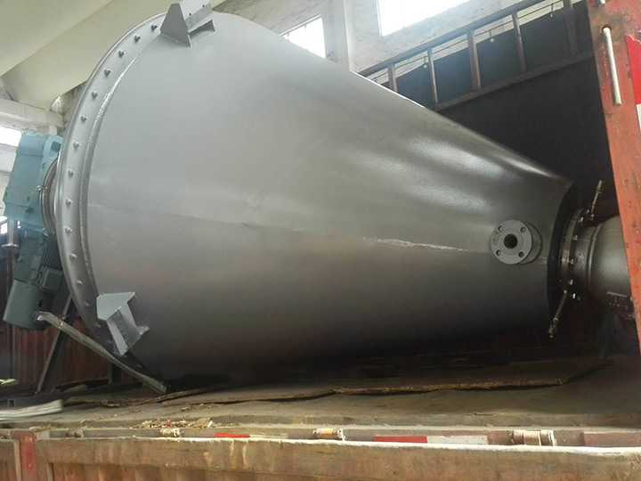 單錐真空干燥機裝車發貨 單錐真空干燥機裝車發貨